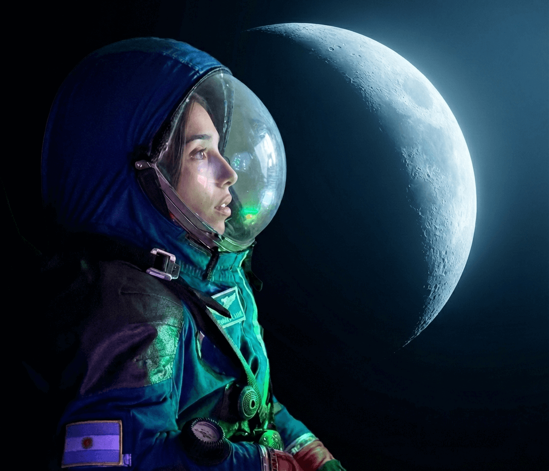 Noel de Castro mirando la Luna